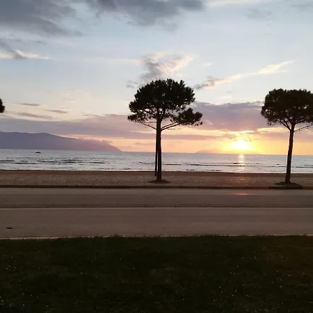 With Terrace - Waterfront Apartament Wlora